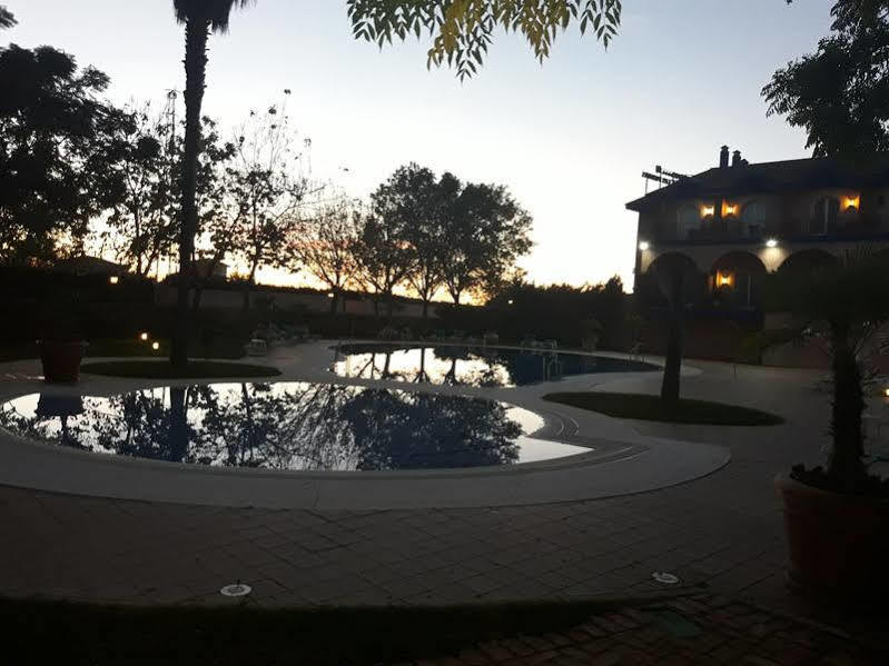 Hotel Fuente Las Piedras Cabra Zewnętrze zdjęcie